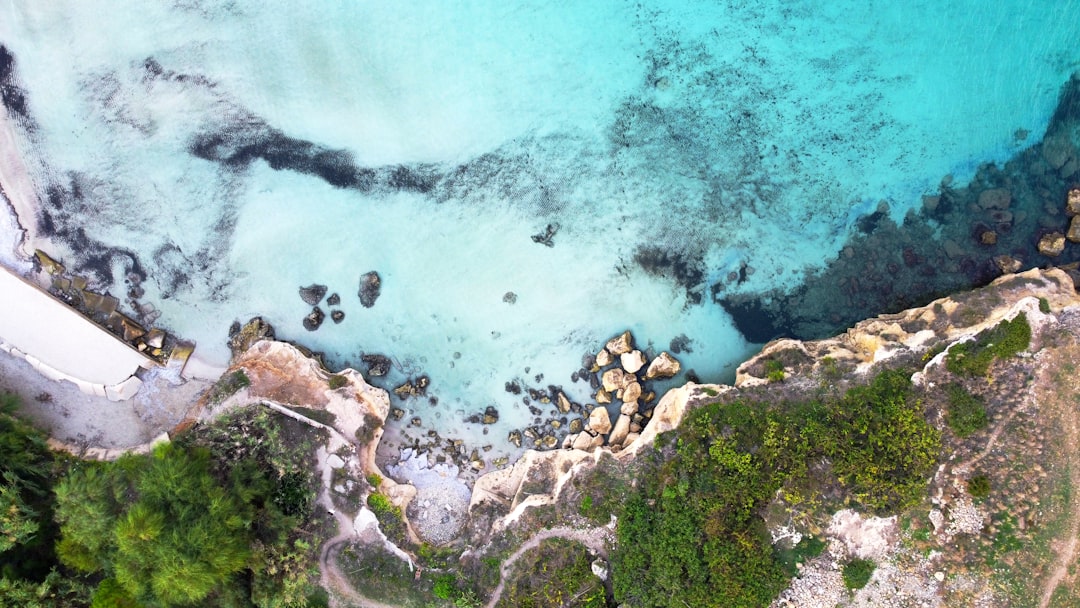 Fontaines blanches : les tropiques méditerranéens - Fontane Bianche | Secret World Trip Planner