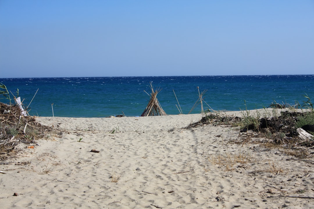 Ogrodzenie Coutro w Kalabrii i jego Plaża - Steccato di Cutro | Secret World Trip Planner