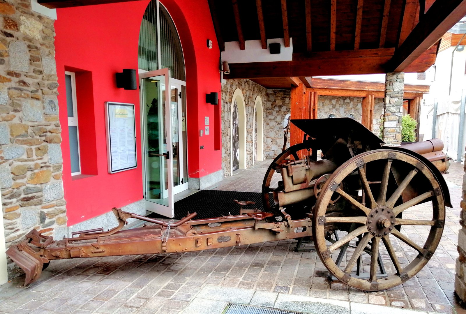 Les musées de la guerre blanche collectent et préservent les reliques de la guerre blanche. - Temù | Secret World Trip Planner