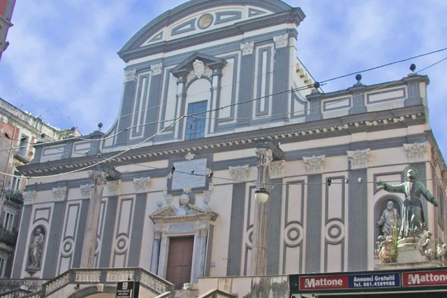 Gereja San Paolo Maggiore - Napoli | Secret World Trip Planner