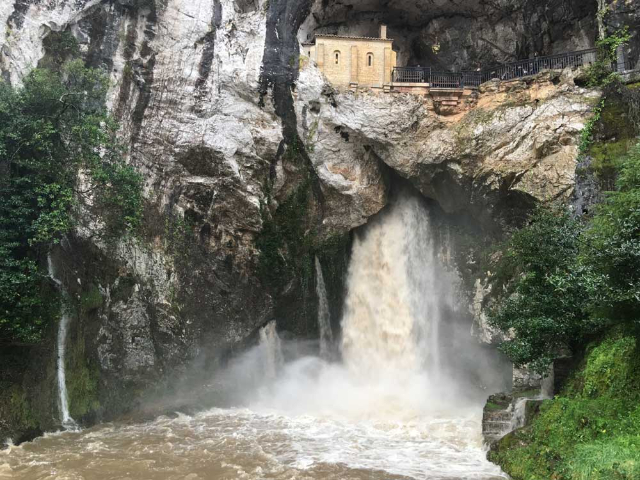 Sanctuaire de Covadonga - Covadonga | Secret World Trip Planner