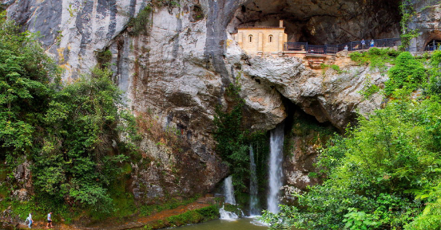 Sanctuaire de Covadonga - Covadonga | Secret World Trip Planner