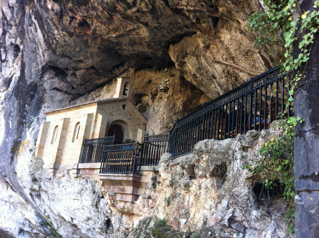 Sanctuaire de Covadonga - Covadonga | Secret World Trip Planner