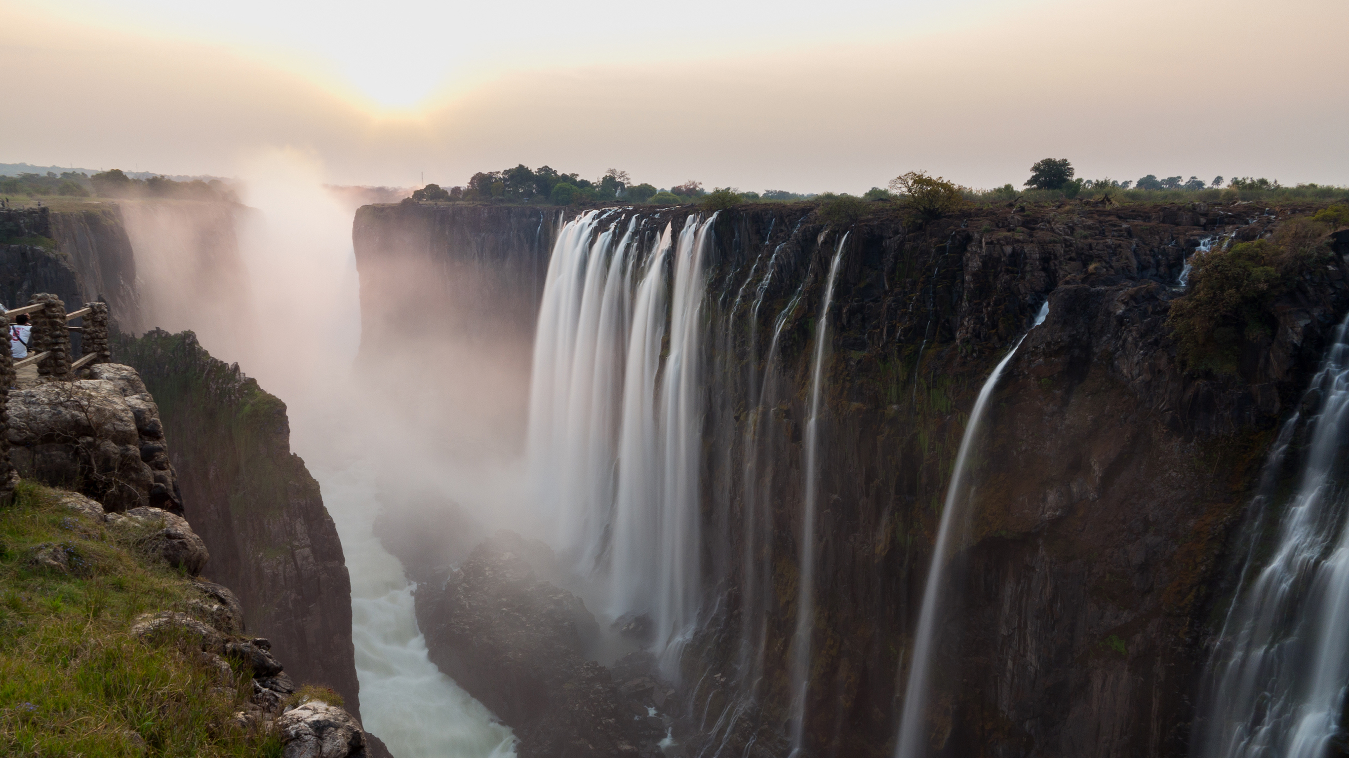 La magie des chutes Victoria - Livingstone | Secret World Trip Planner