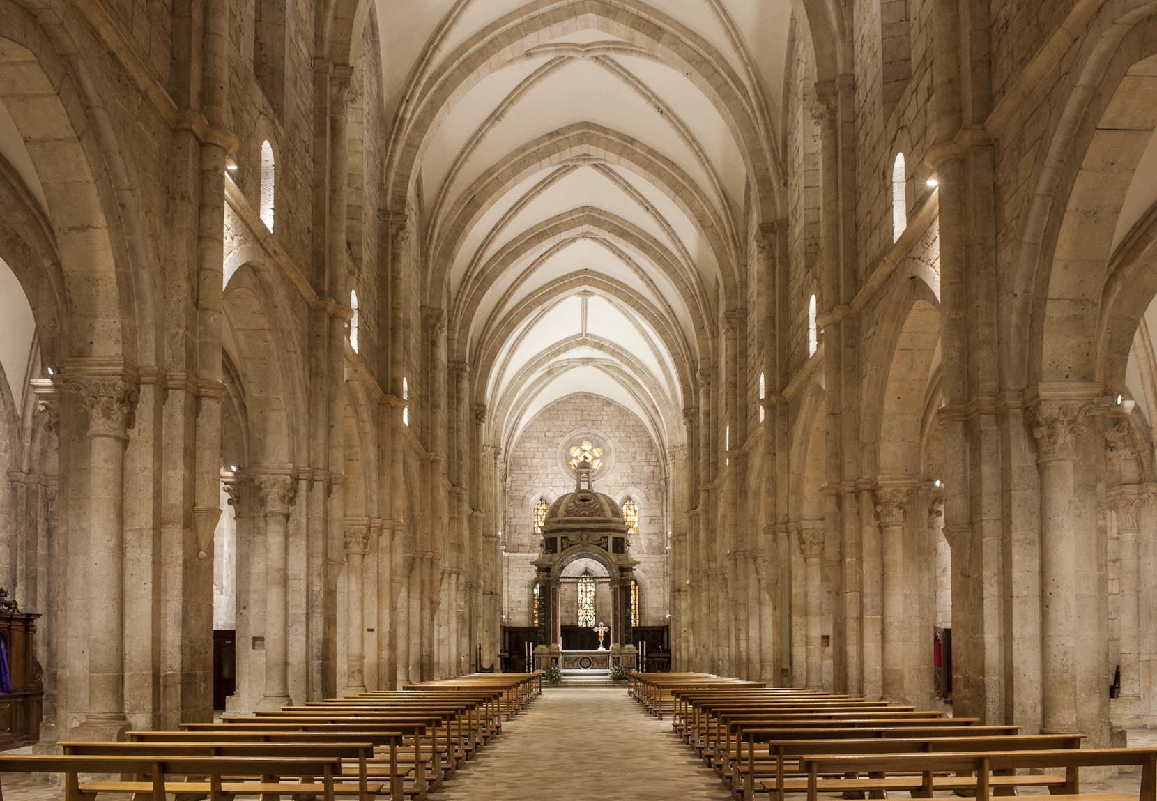 صومعه سیسترسین کازماری - Castelmassimo | Secret World Trip Planner