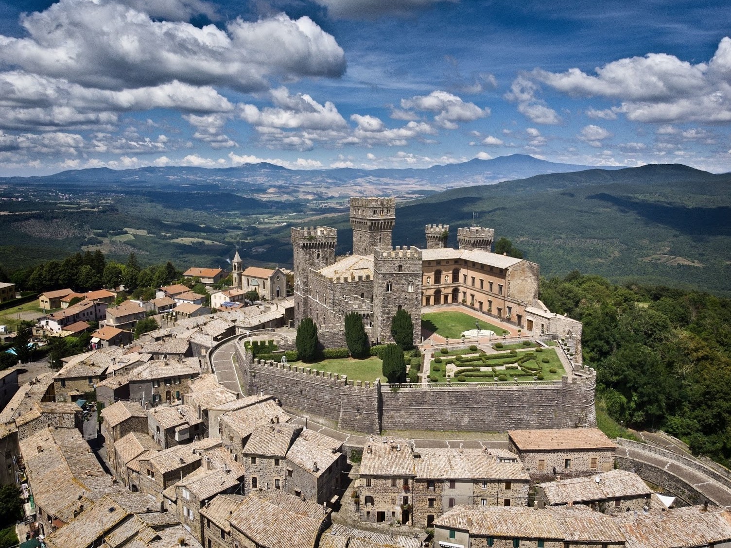 Tuscia : la tour Alfina dans le village de conte de fées - Torre Alfina | Secret World Trip Planner