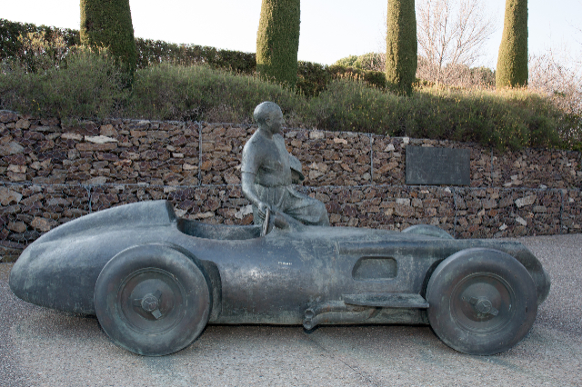 Statue de Juan Manuel Fangio - Monaco-Ville | Secret World Trip Planner