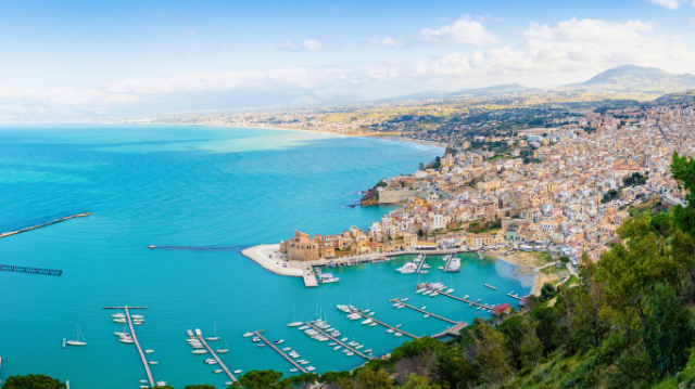 Castellammare del Golfo: An Amphitheater by the Sea — Castellammare del Golfo