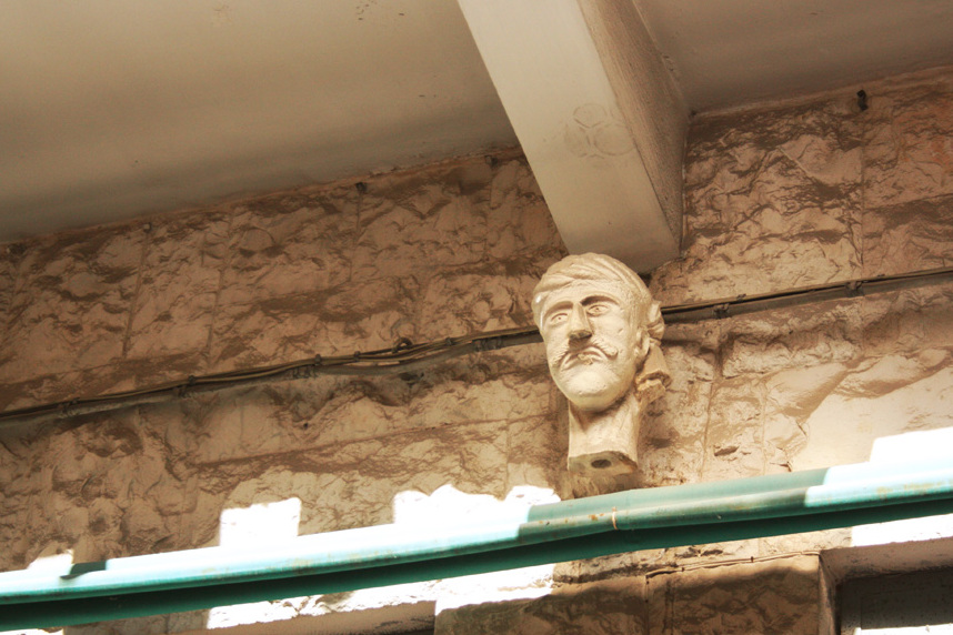Bari and the Turk's head — Bari