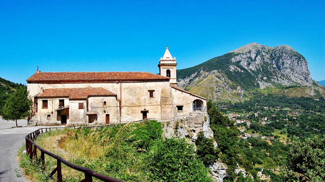 மரியா SS சரணாலயம். பீட்ராசாண்டாவின் - San Giovanni A Piro | Secret World Trip Planner