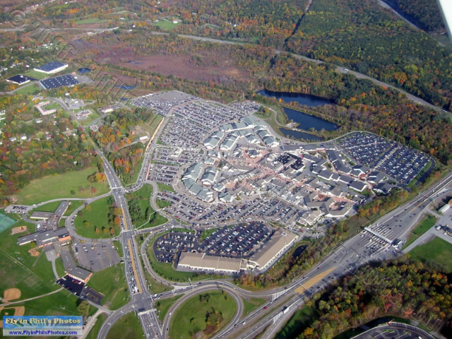 Woodbury Common Premium Outlets: Il sogno di un amante dello shopping alle porte di New York - Woodbury | Secret World Trip Planner