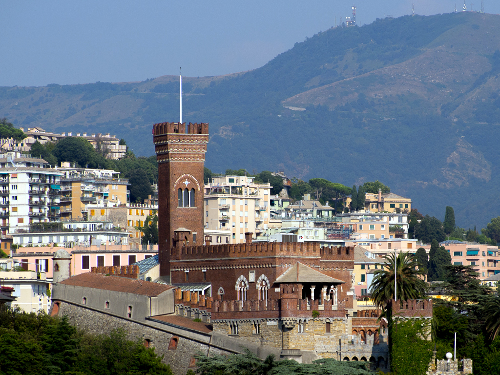 Lyftu Feneyjar d'albertis-Montegalletto - Genova | Secret World Trip Planner