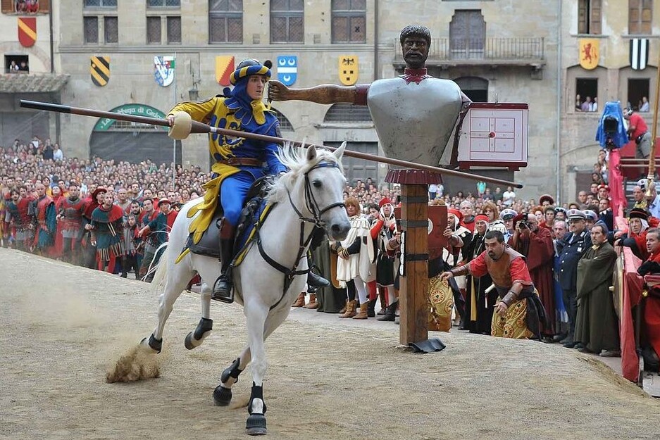 ສະຫຼຸບ-ໄປຕະຫຼອດຂອງ Saracen - Arezzo | Secret World Trip Planner