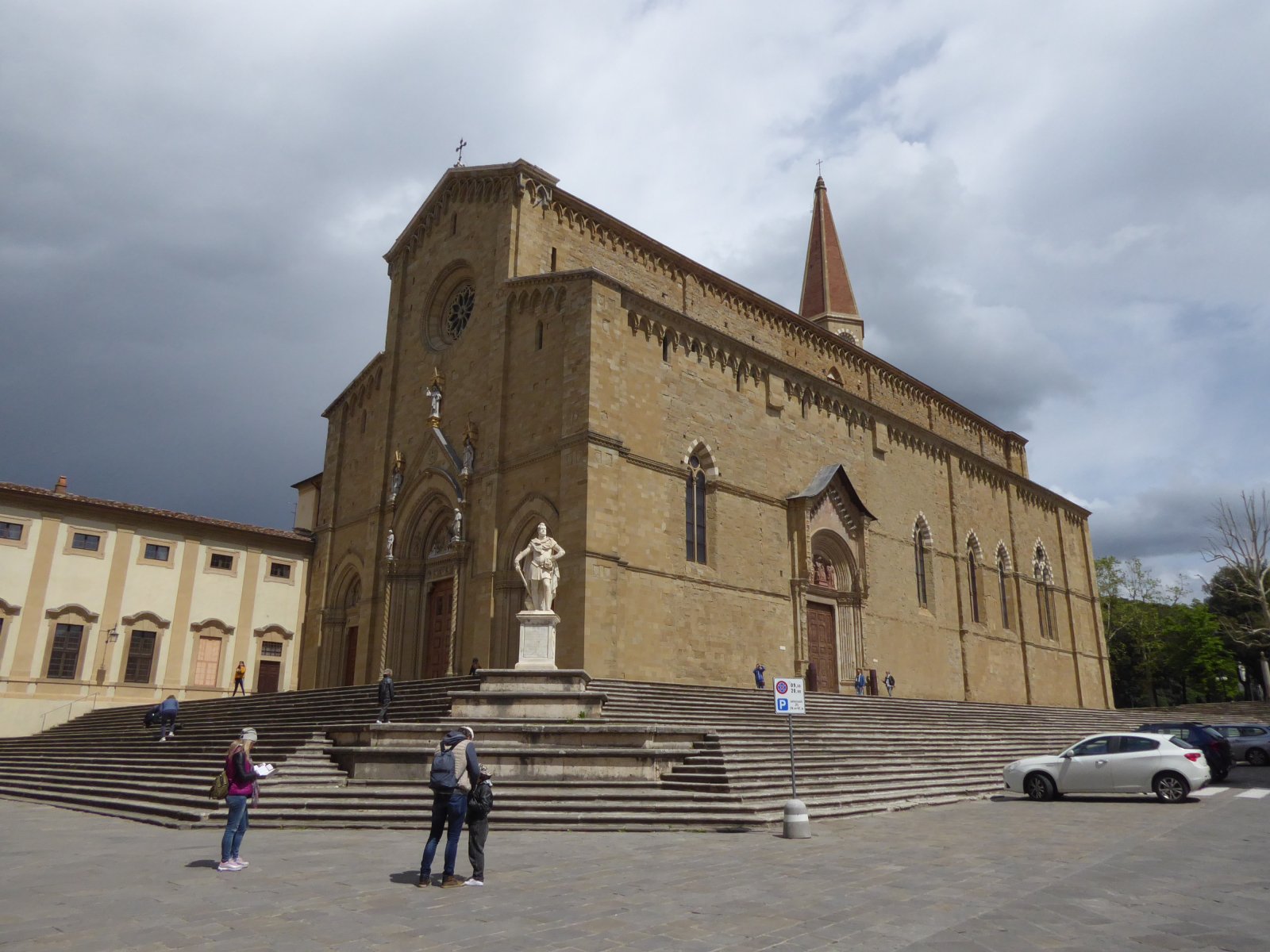 ວິຫານຂອງໄພ່ພົນເປໂຕແລະ Donato - Arezzo | Secret World Trip Planner