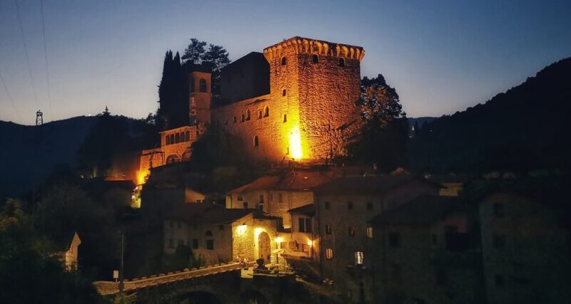 Cascella i dvorac Verrucola  - Bagni di Lucca | Secret World Trip Planner