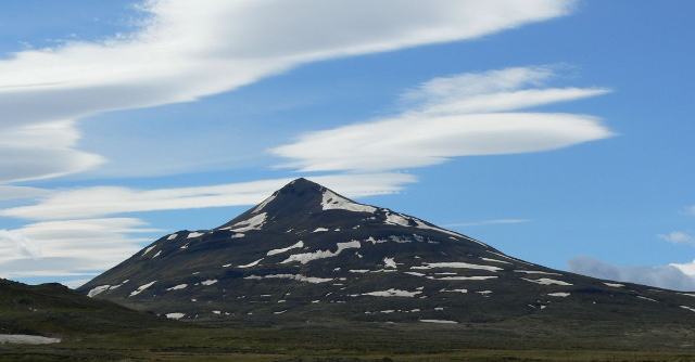 Hike to Sulur Mountain - Súlur | Secret World Trip Planner