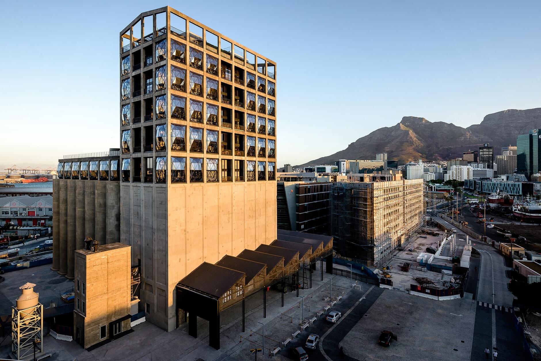 Le Zeitz MOCAA est le plus grand musée d'art africain contemporain au monde - i — Cape Town