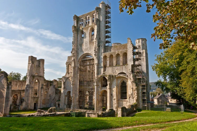 Jumièges Abbey - Jumièges | Secret World Trip Planner