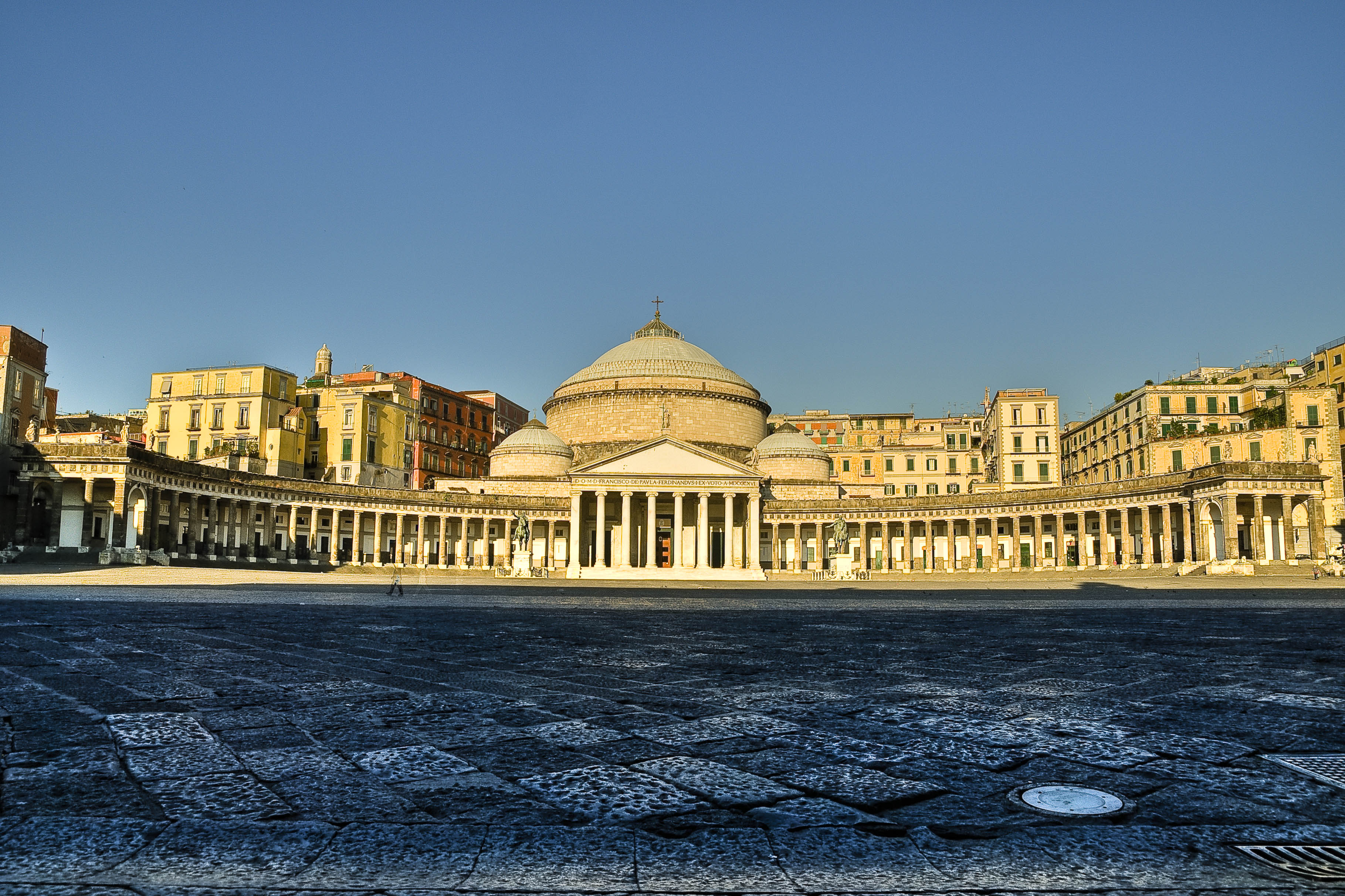 Plebiscitni trg - Napoli | Secret World Trip Planner