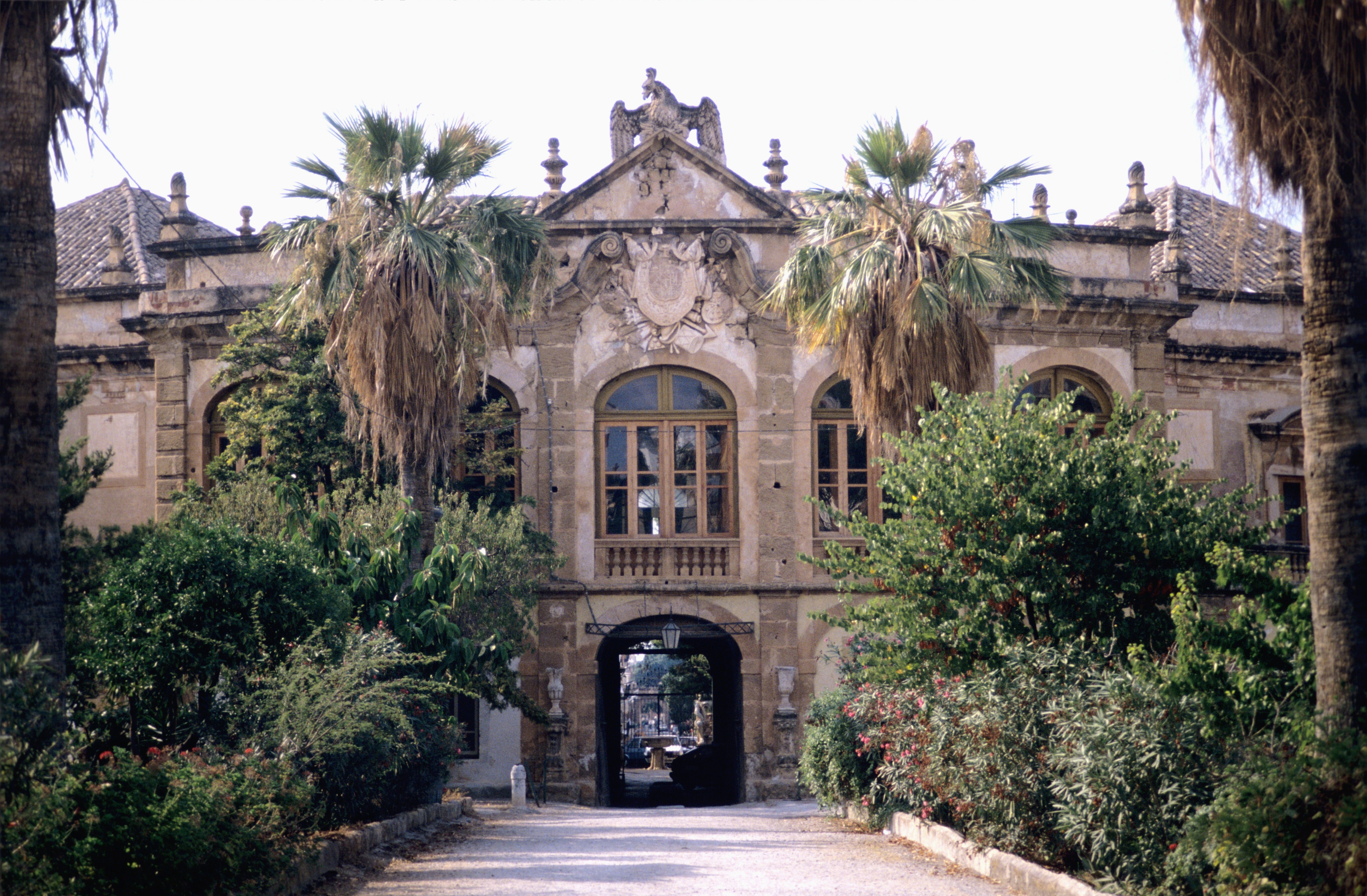 Villa Palagonia auch bekannt als Villa der Ungeheuer - Bagheria | Secret World Trip Planner