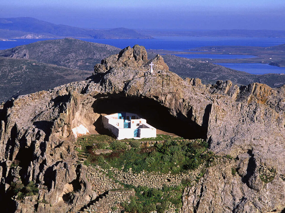 Panagia Kakaviotissa : la belle église sans toit de Grèce — Myrina