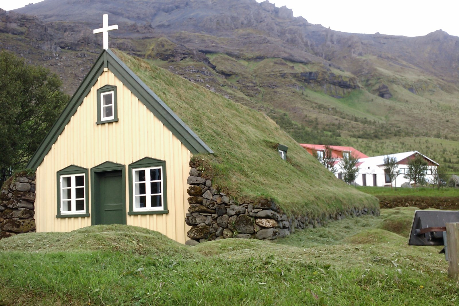 Église de turf Hofskirkja - Norðausturvegur | Secret World Trip Planner