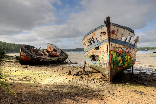 Le cimetière de bateaux de Quelmer - Saint-Malo | Secret World Trip Planner
