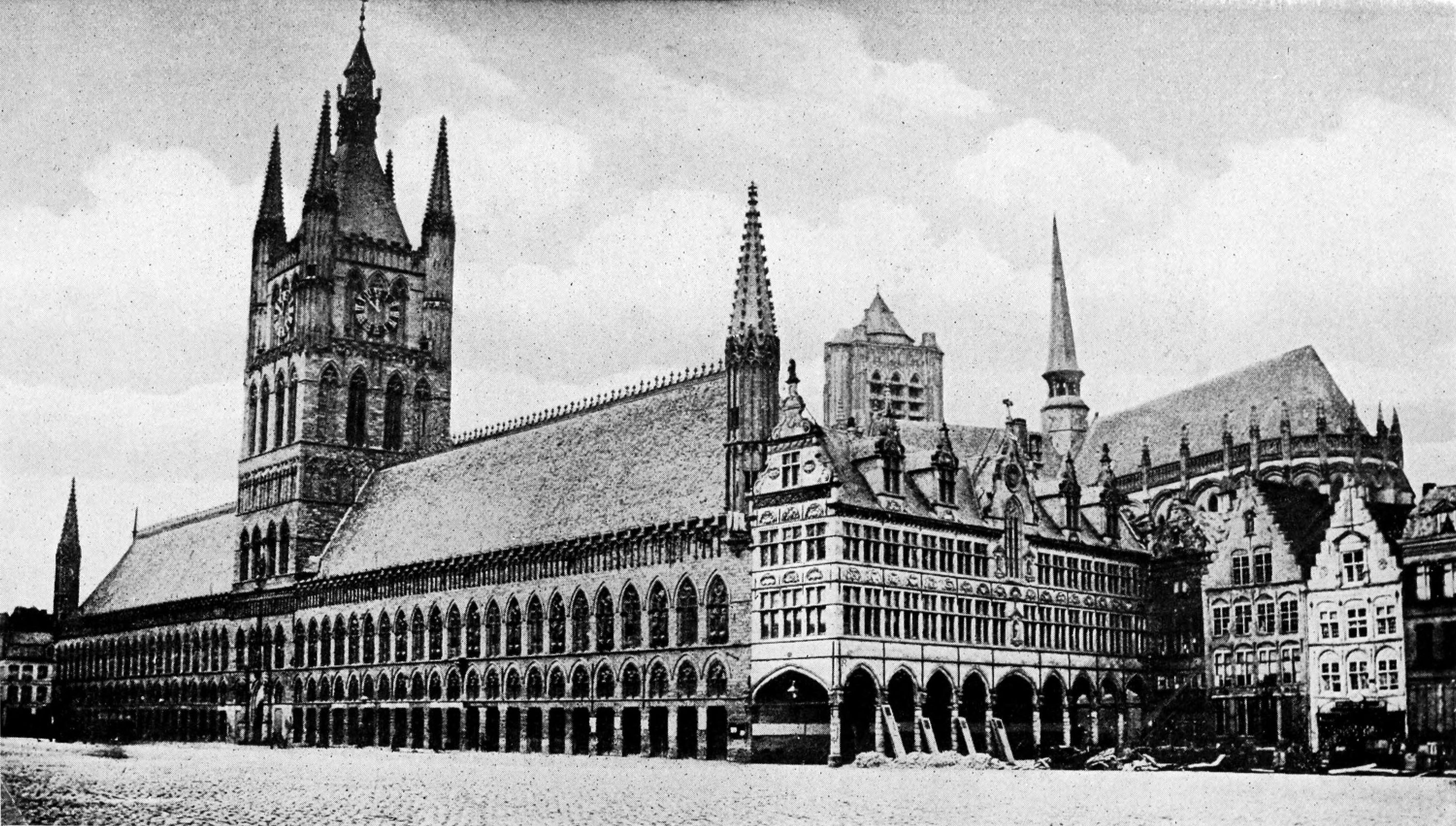 Salle des draps - Ieper | Secret World Trip Planner