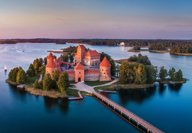 Château de l'île de Trakai - Trakai | Secret World Trip Planner