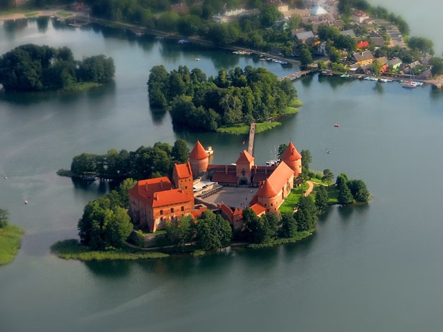 Château de l'île de Trakai - Trakai | Secret World Trip Planner
