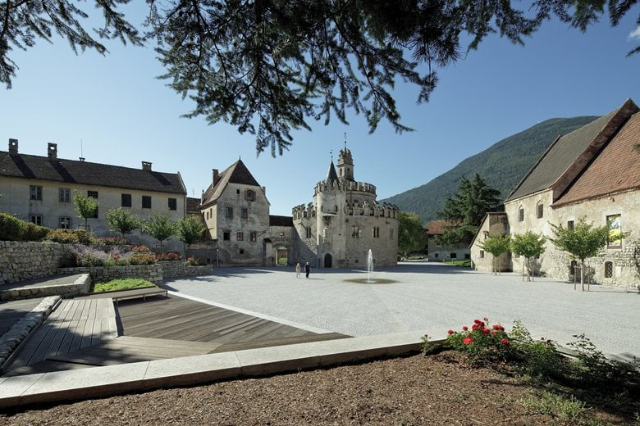 Altarul Sfintei Maria ad Gratias - Novacella | Secret World Trip Planner