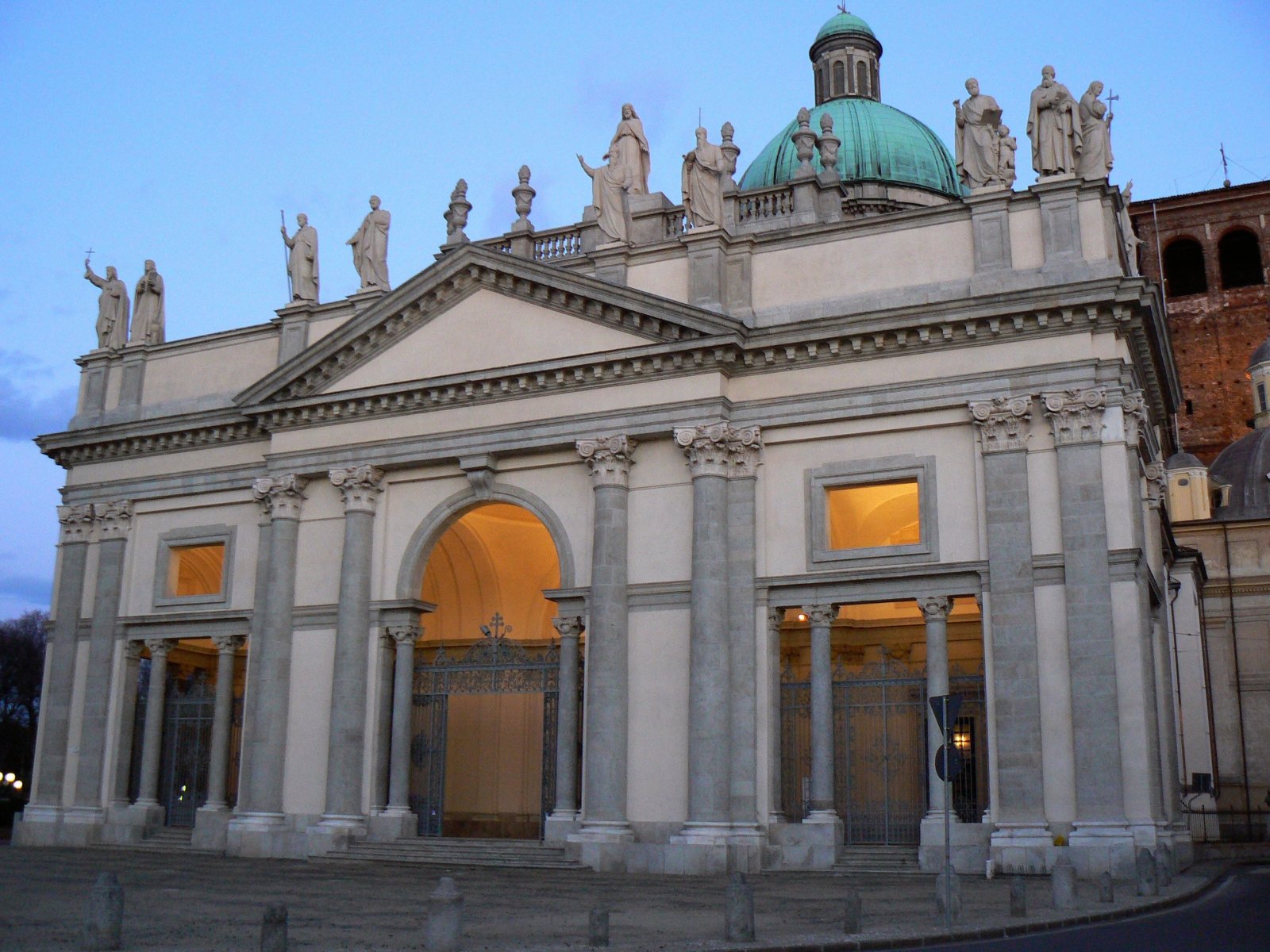 Cathédrale de St Eusebius - Vercelli | Secret World Trip Planner
