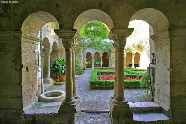 Van Gogh und das Kloster von Saint-Paul-de-Mausole - Saint-Rémy-de-Provence | Secret World Trip Planner