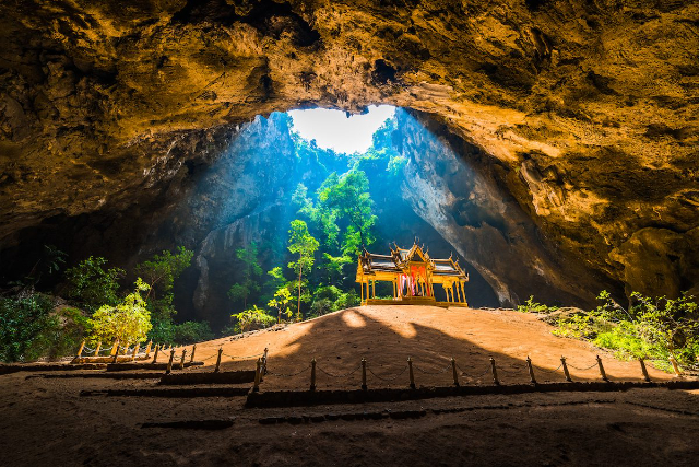 La Phraya Nakhon Cave — Tambon Khao Daeng