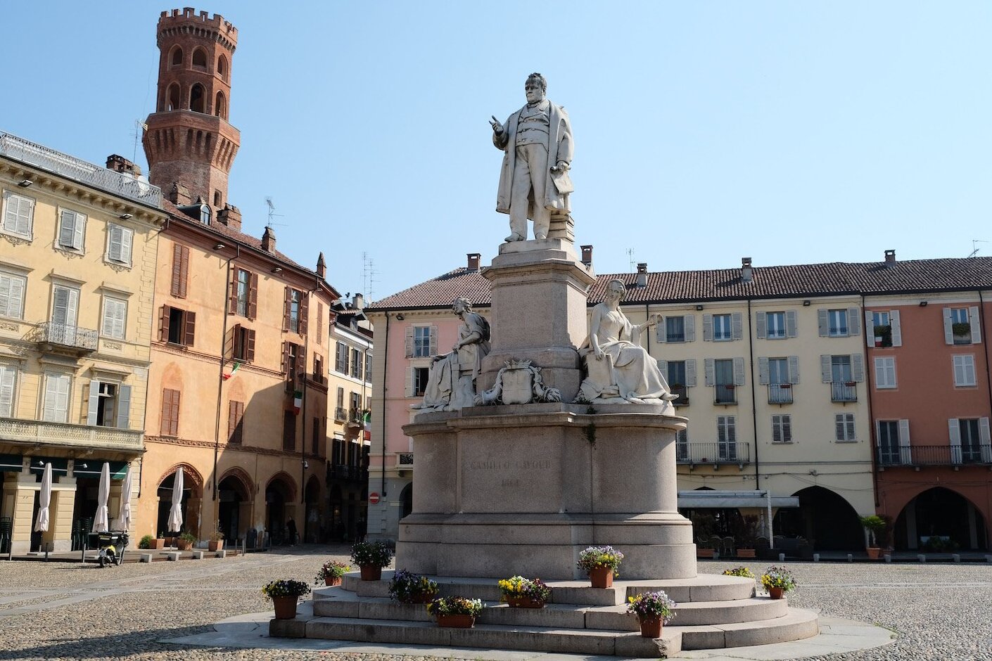 Piazza Cavour - Vercelli | Secret World Trip Planner