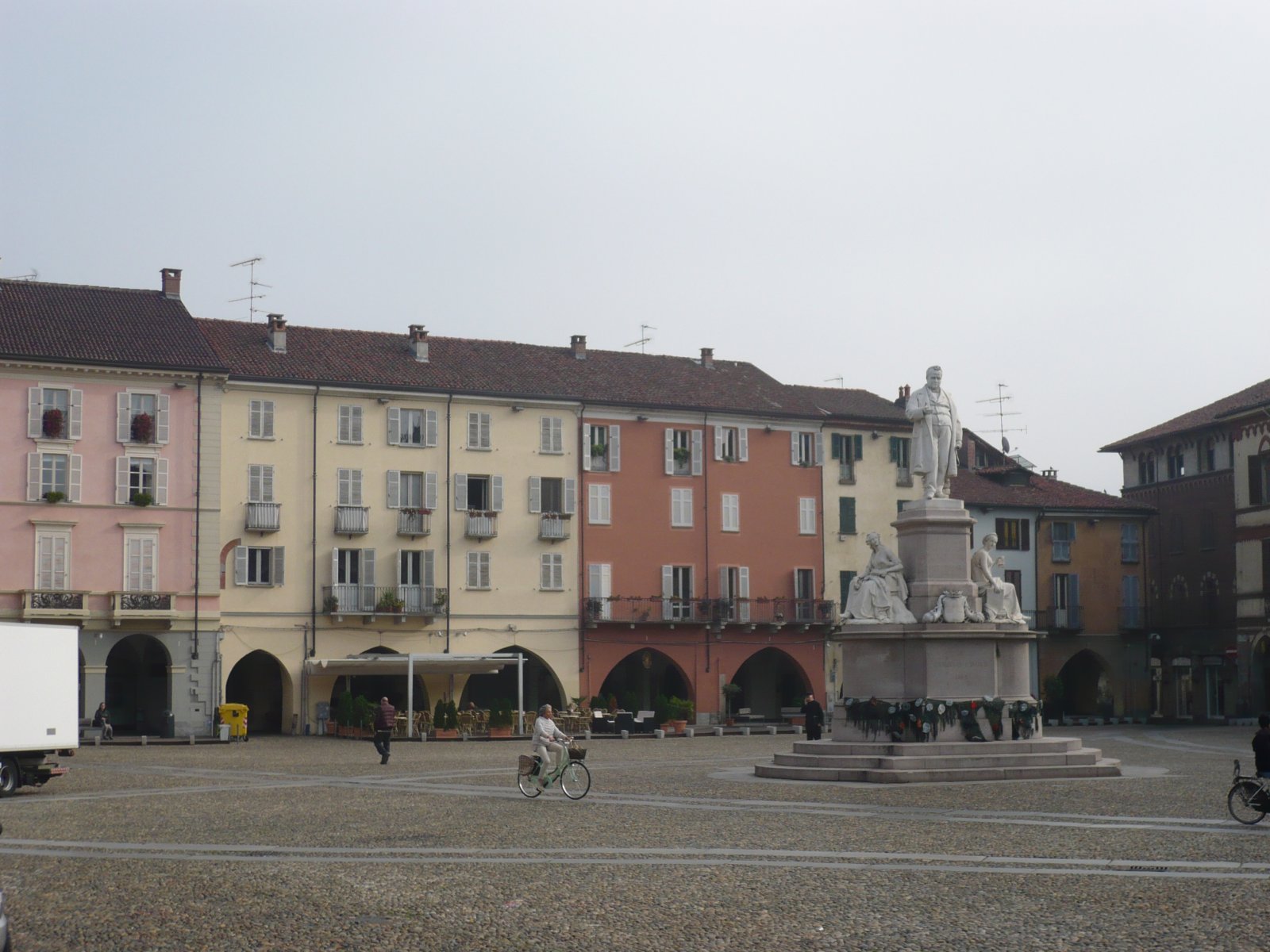 Piazza Cavour - Vercelli | Secret World Trip Planner