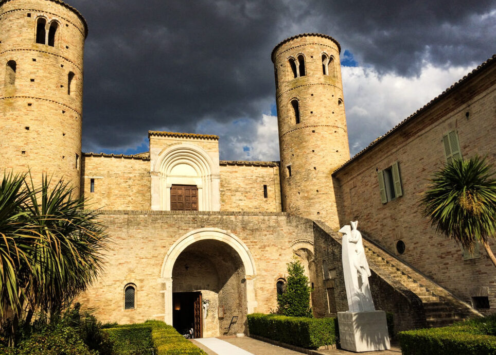 Kostol San Claudio al Chienti - Corridonia | Secret World Trip Planner