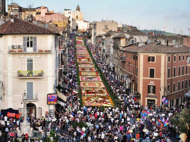 Genzano 的 Infiorata - Genzano di Roma | Secret World Trip Planner
