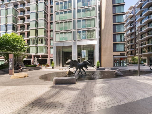 Goodman's Fieldseko zaldiak - 54 Leman St | Secret World Trip Planner