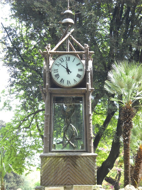 Pincio hydro-chronometer - นาฬิกาน้ำ - Roma | Secret World Trip Planner