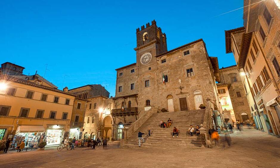 ຮຽບຮ້ອຍສາທາລະນະ - Cortona | Secret World Trip Planner