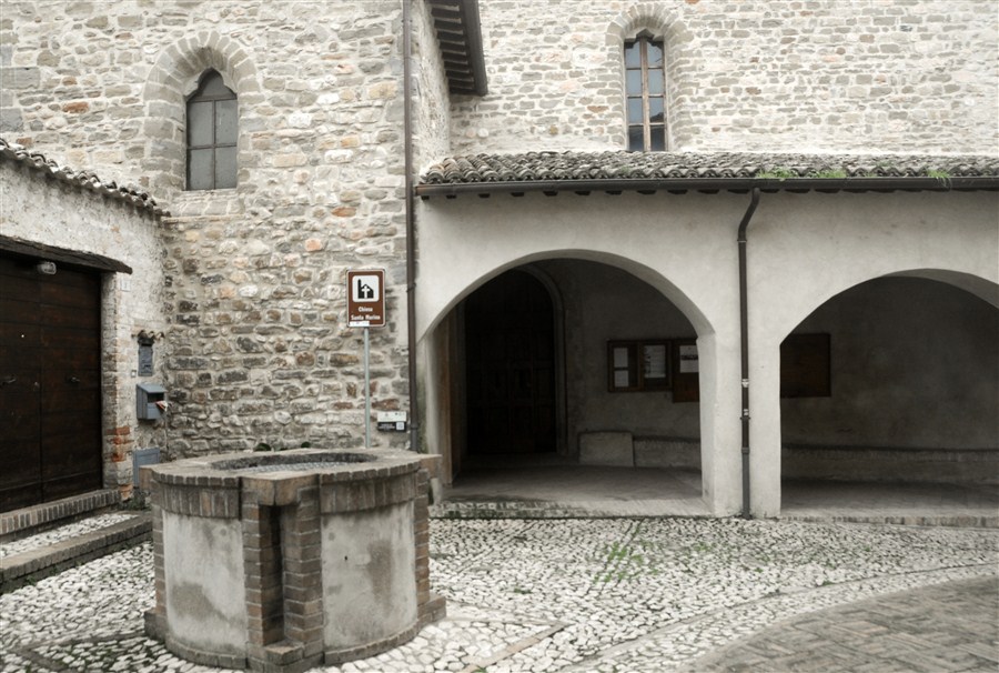 โบสถ์ซานตามารีน่า - Castel Ritaldi | Secret World Trip Planner