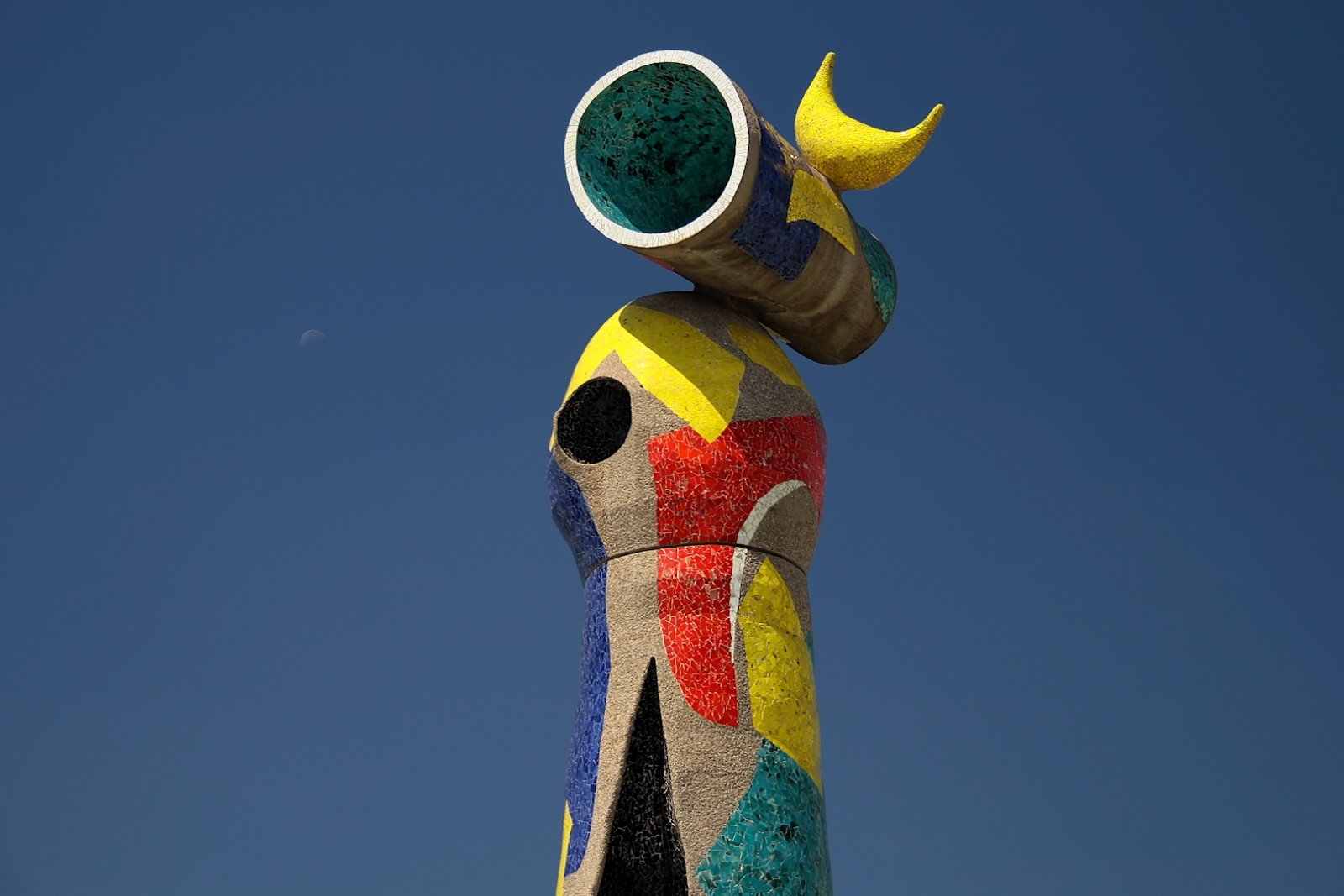 La dona i l'ocell de Joan Mirò - Barcelona | Secret World Trip Planner