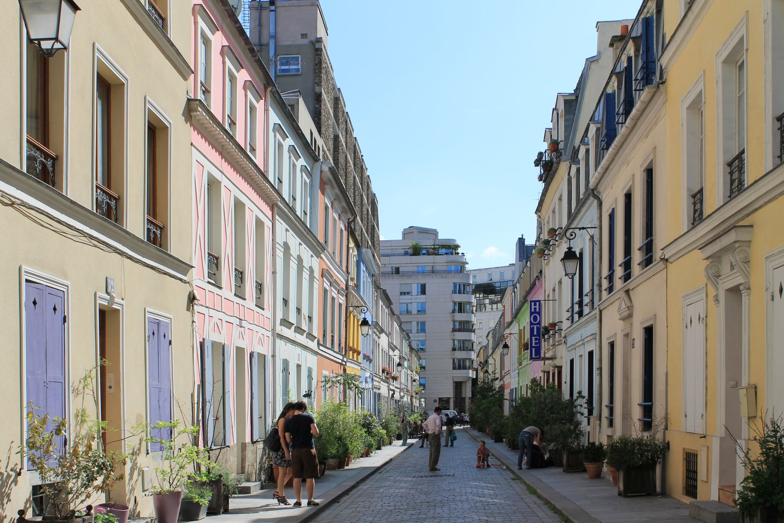 Ezezaguna Paris: Rue Crémieux - Paris | Secret World Trip Planner