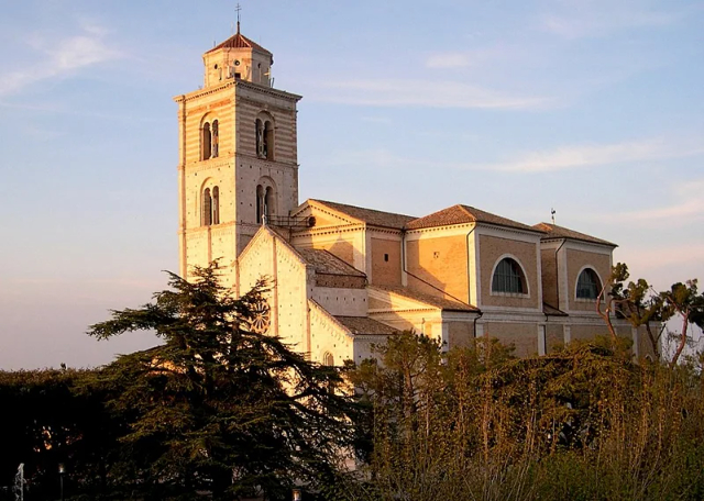 Kathedrale St. Maria Mariä Himmelfahrt - Fermo | Secret World Trip Planner