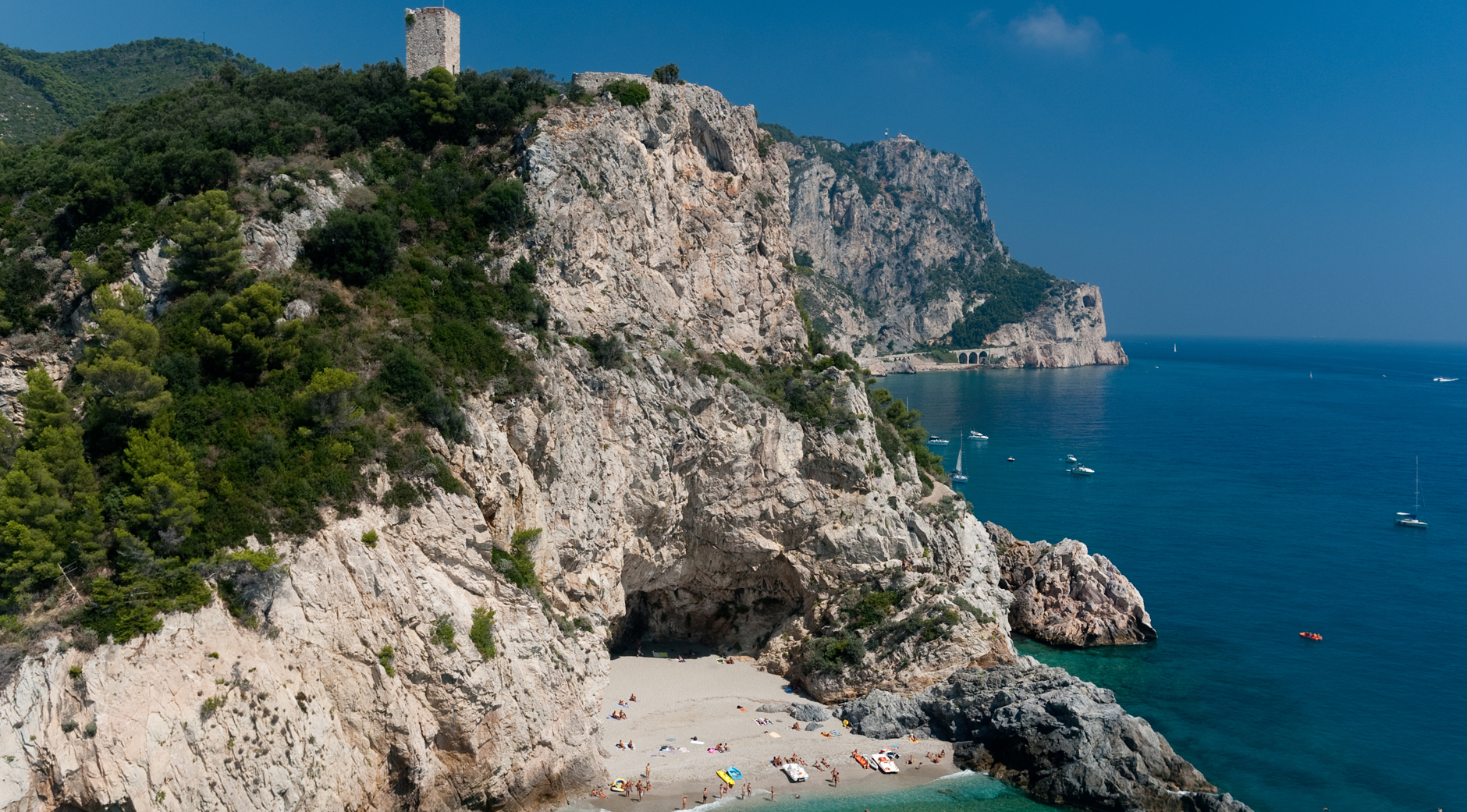 Pláž Punta Crena - Varigotti | Secret World Trip Planner