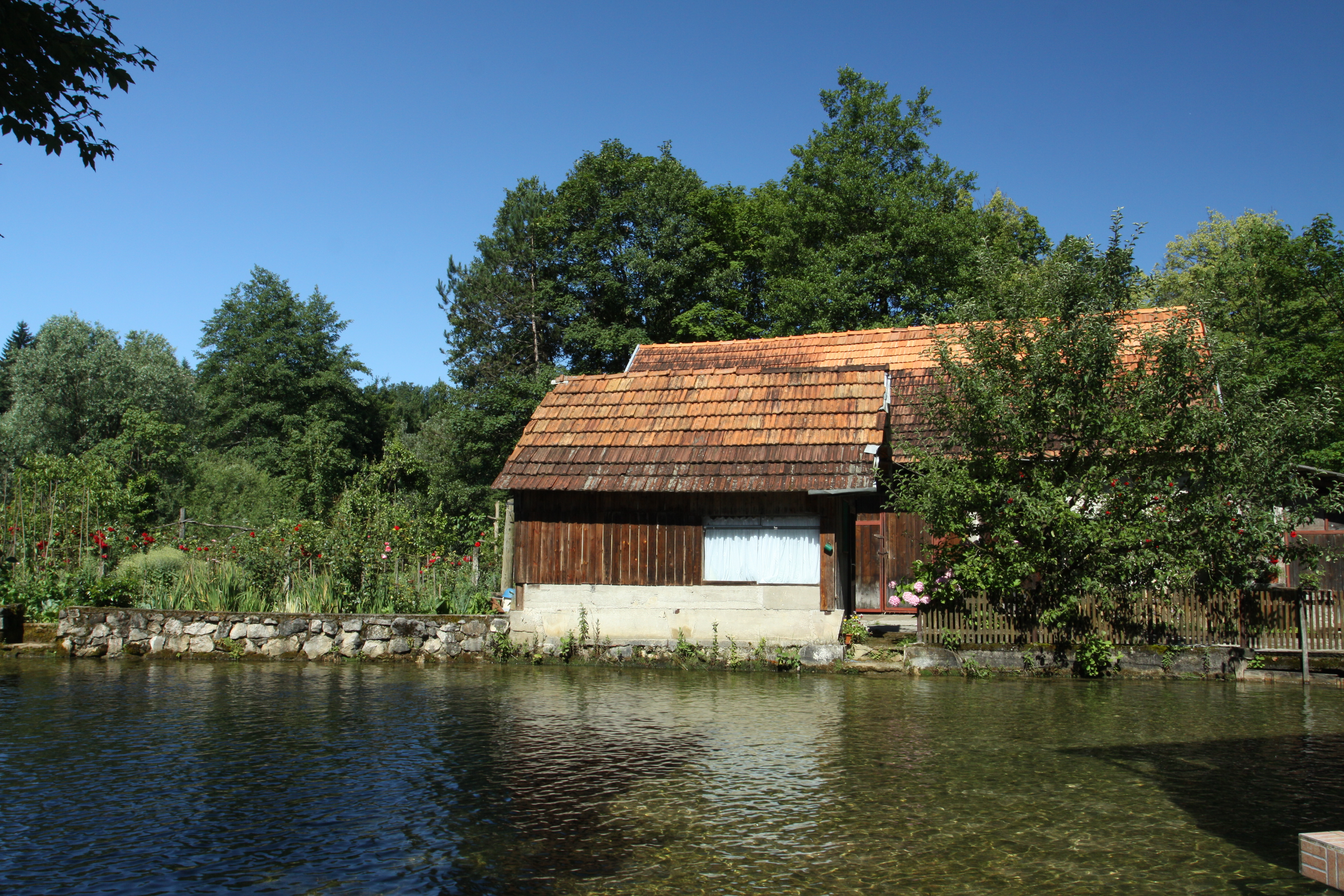 Chaque ville de Croatie est si différente ! Rastoke est l'un des joyaux cachés de la Croatie. - Rastoke | Secret World Trip Planner