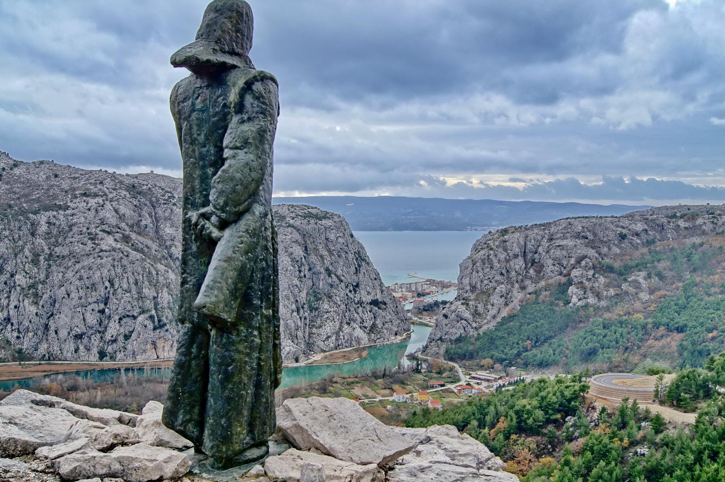 Mila Gojsalic par Ivan Meštrović — Omiš
