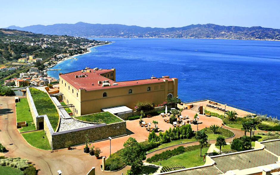 قلعه Altafiumara : قلعه بوربن زیبا از 700 - Villa San Giovanni | Secret World Trip Planner
