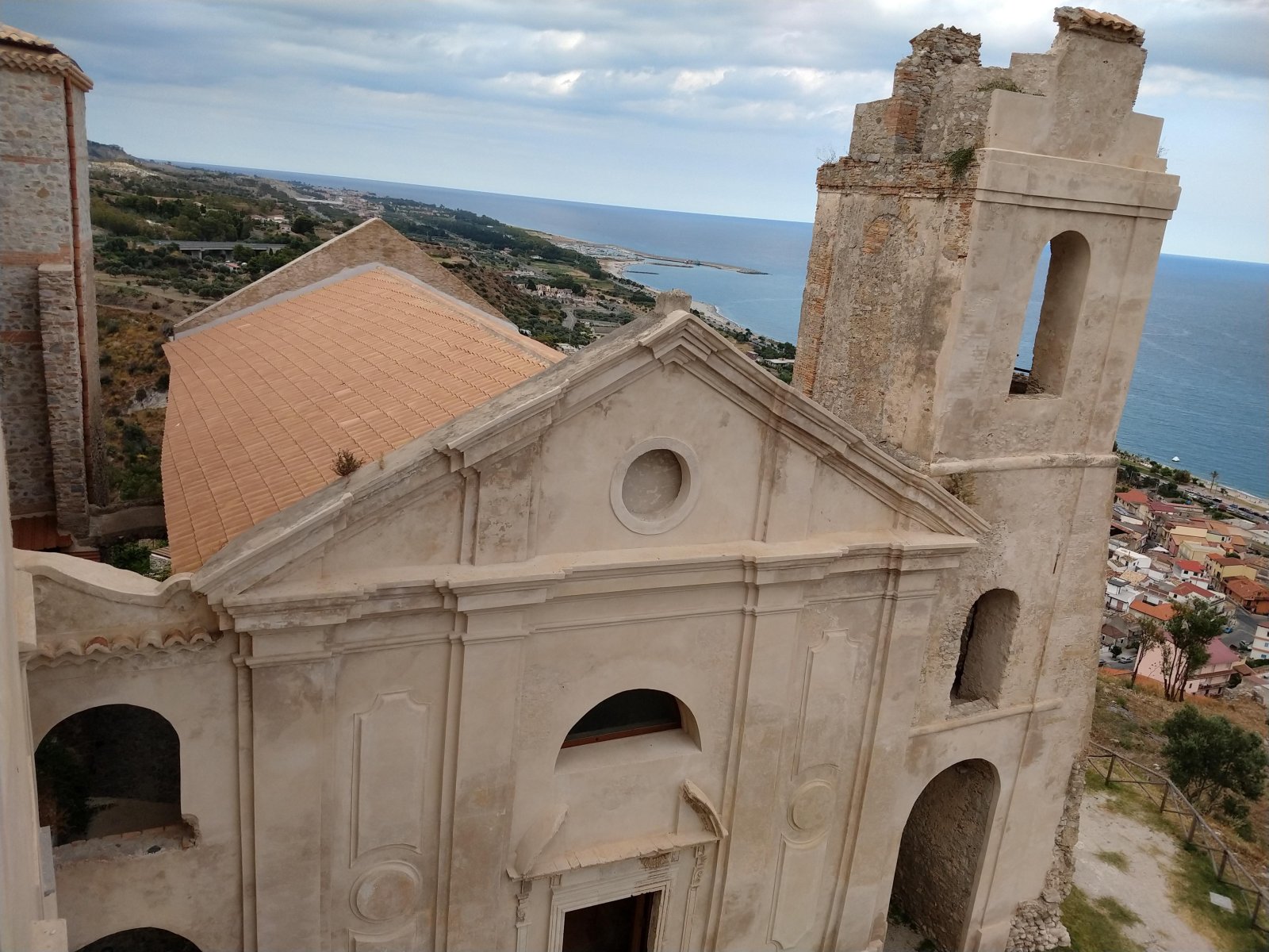 Karafa Dvorac - Roccella Ionica | Secret World Trip Planner